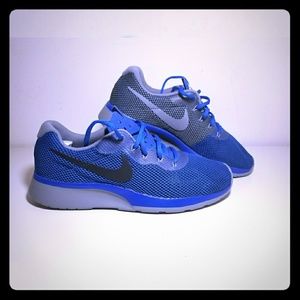 Men's 9.5 Nike Racer Casual Sneaker